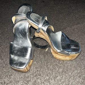 Silver David & Saul Circle Heels